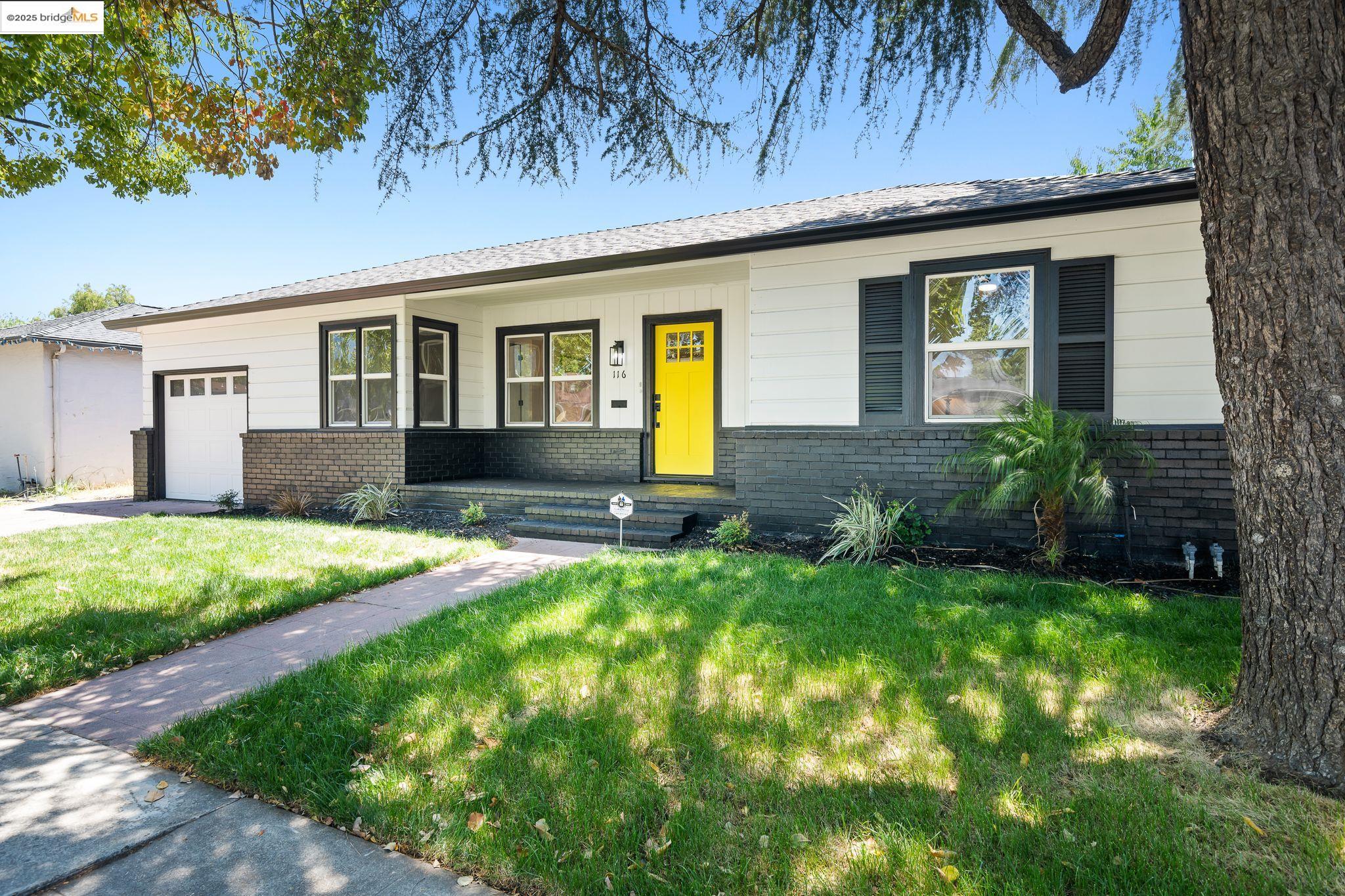 Detail Gallery Image 3 of 51 For 116 Oak Pl, Pittsburg,  CA 94565 - 3 Beds | 1 Baths
