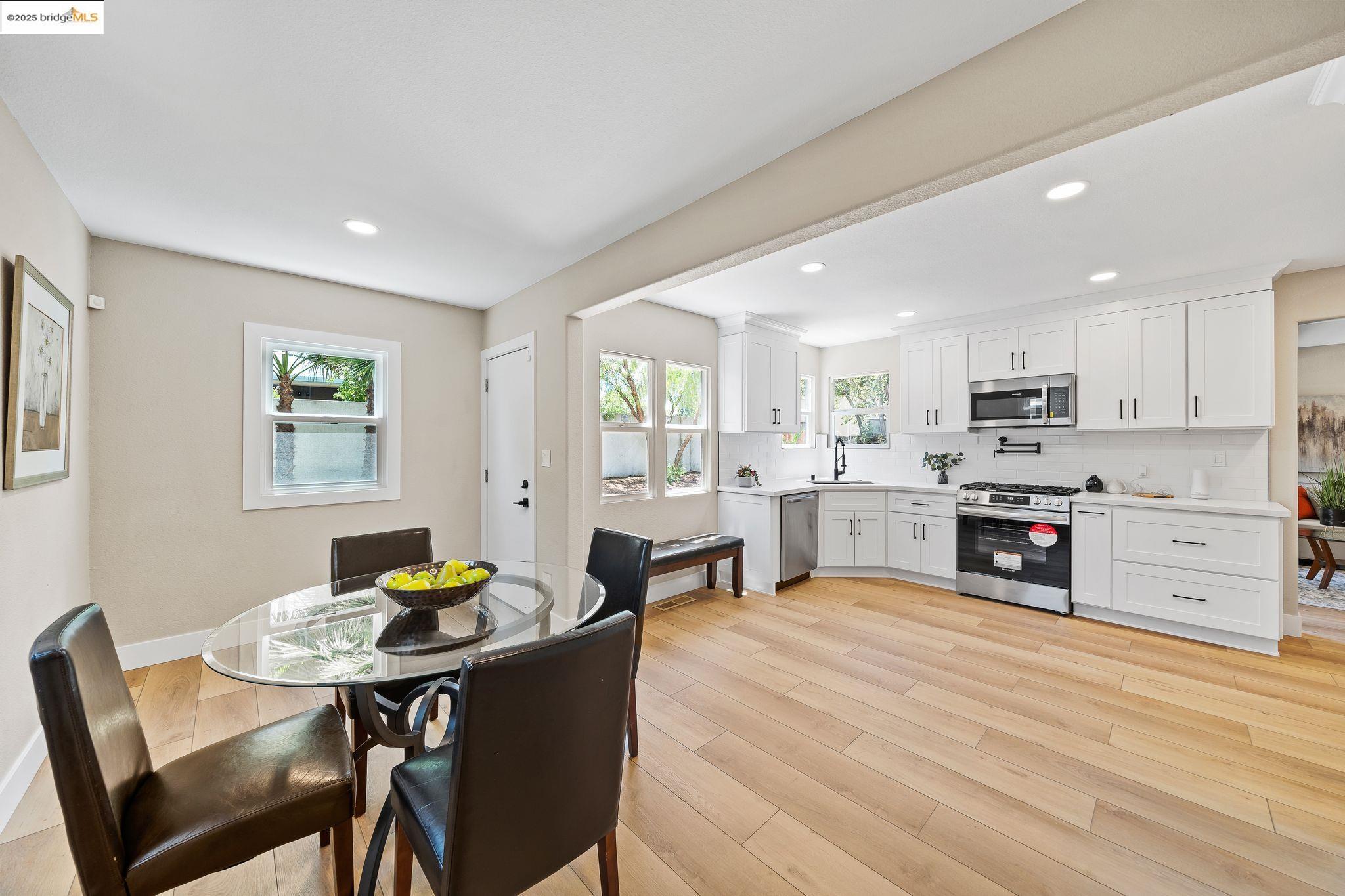 Detail Gallery Image 22 of 51 For 116 Oak Pl, Pittsburg,  CA 94565 - 3 Beds | 1 Baths