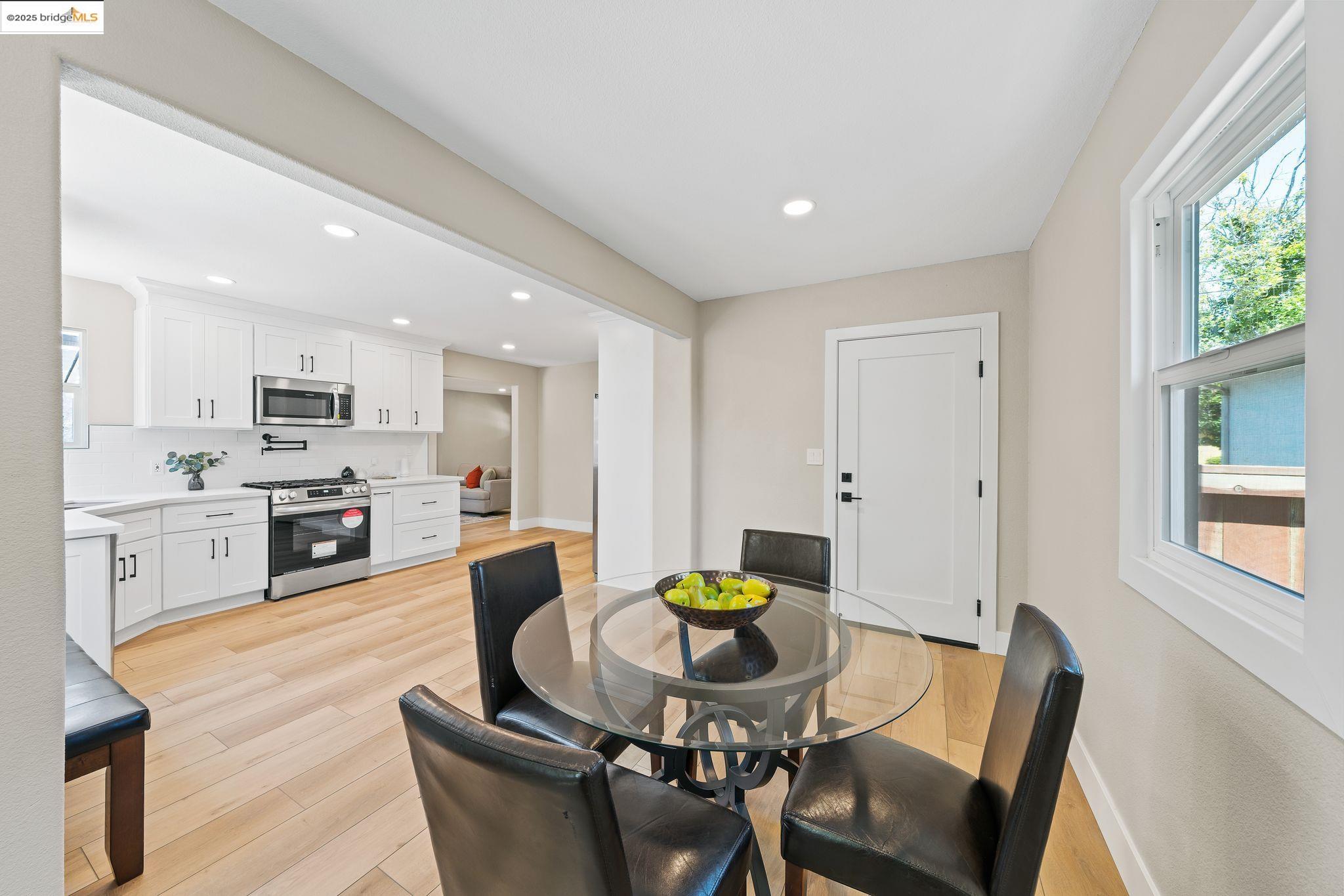 Detail Gallery Image 23 of 51 For 116 Oak Pl, Pittsburg,  CA 94565 - 3 Beds | 1 Baths