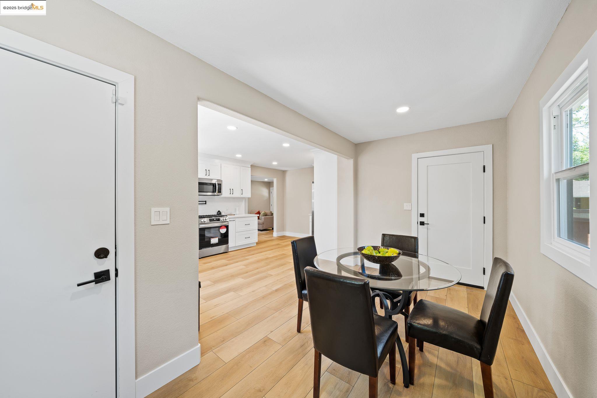 Detail Gallery Image 24 of 51 For 116 Oak Pl, Pittsburg,  CA 94565 - 3 Beds | 1 Baths