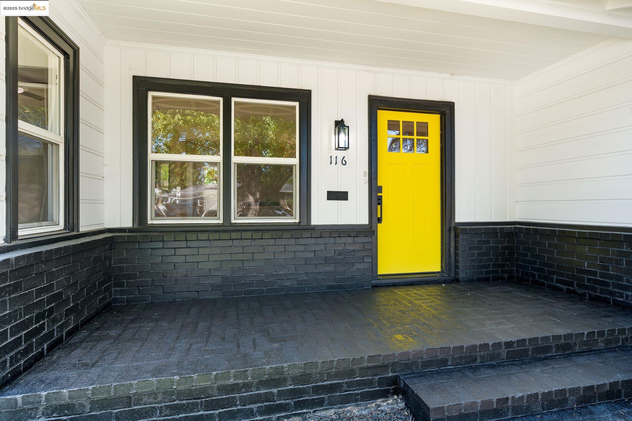 Detail Gallery Image 4 of 51 For 116 Oak Pl, Pittsburg,  CA 94565 - 3 Beds | 1 Baths