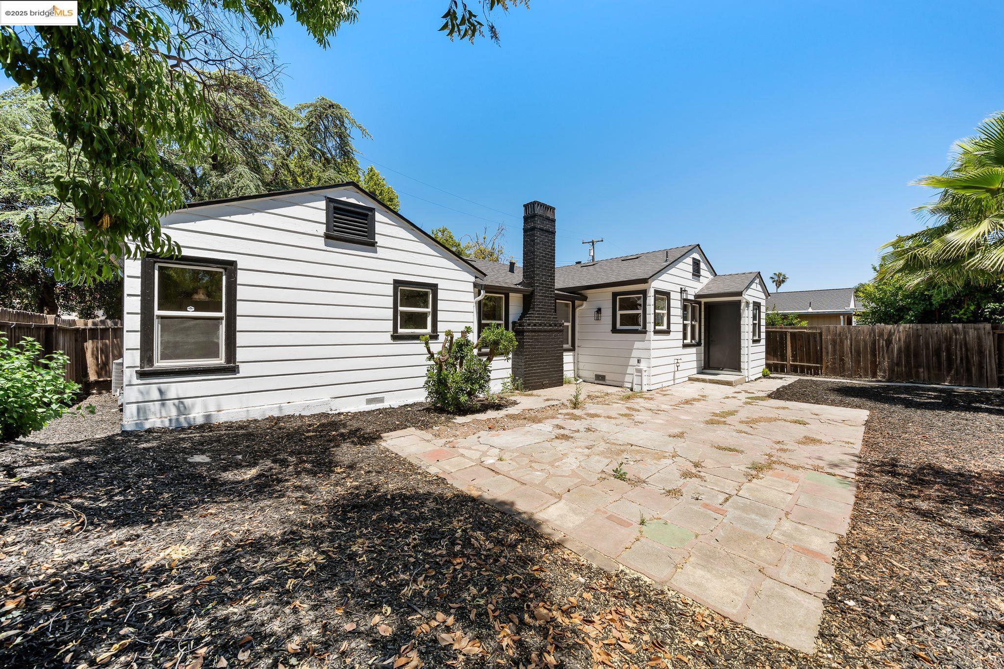 Detail Gallery Image 35 of 51 For 116 Oak Pl, Pittsburg,  CA 94565 - 3 Beds | 1 Baths