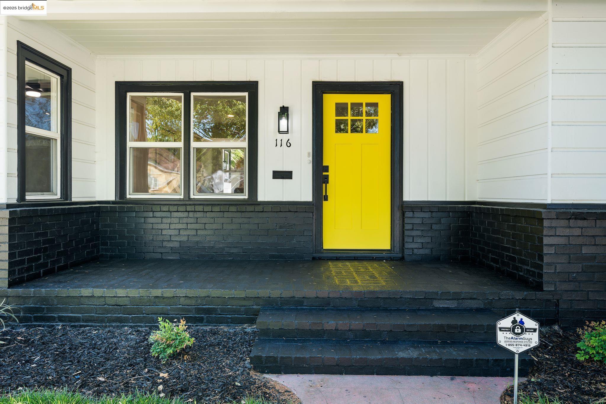 Detail Gallery Image 5 of 51 For 116 Oak Pl, Pittsburg,  CA 94565 - 3 Beds | 1 Baths