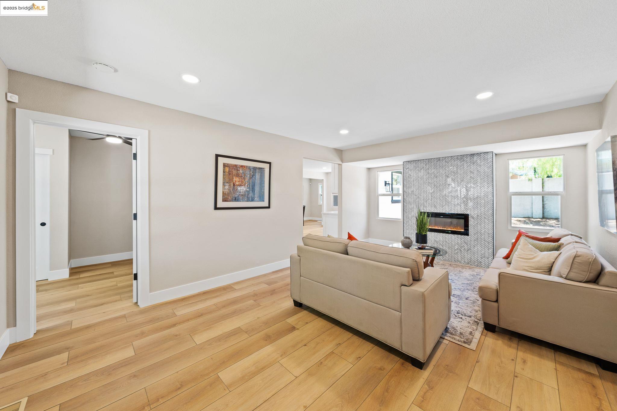 Detail Gallery Image 6 of 51 For 116 Oak Pl, Pittsburg,  CA 94565 - 3 Beds | 1 Baths