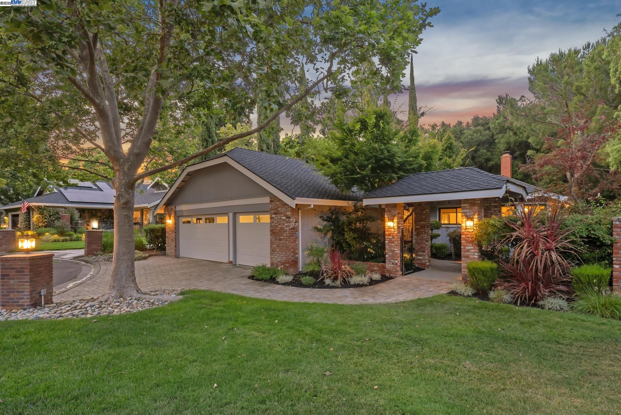 Detail Gallery Image 1 of 1 For 45 Oakridge Lane, Danville,  CA 94506 - 2 Beds | 2 Baths
