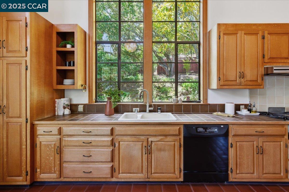 Detail Gallery Image 17 of 35 For 357 El Toyonal, Orinda,  CA 94563 - 3 Beds | 2 Baths
