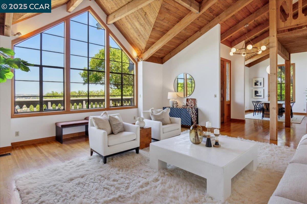 Detail Gallery Image 4 of 35 For 357 El Toyonal, Orinda,  CA 94563 - 3 Beds | 2 Baths
