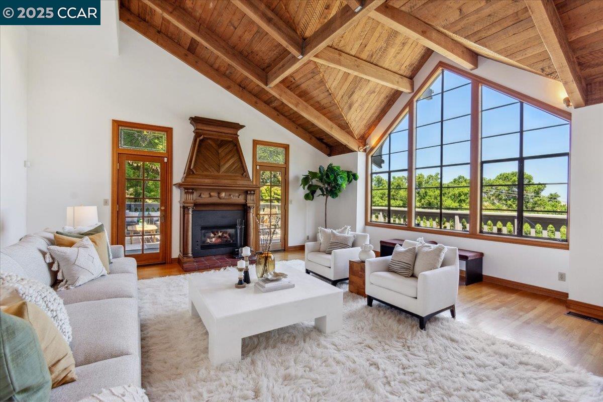 Detail Gallery Image 5 of 35 For 357 El Toyonal, Orinda,  CA 94563 - 3 Beds | 2 Baths