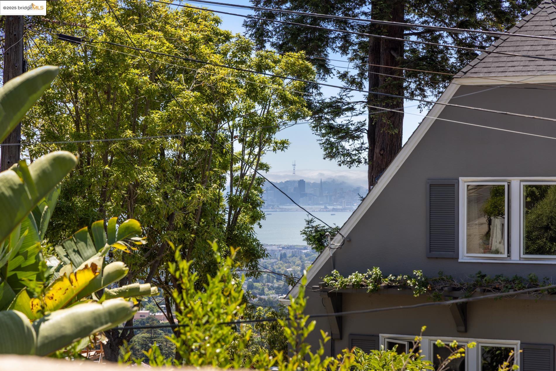 Detail Gallery Image 11 of 49 For 971 Santa Barbara Rd, Berkeley,  CA 94707 - 5 Beds | 3 Baths