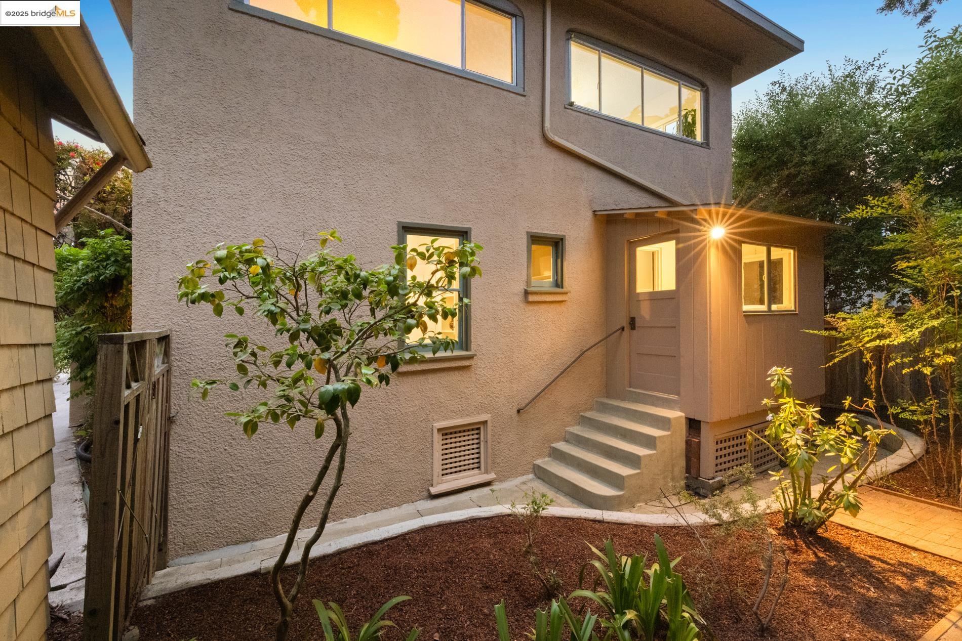 Detail Gallery Image 14 of 49 For 971 Santa Barbara Rd, Berkeley,  CA 94707 - 5 Beds | 3 Baths