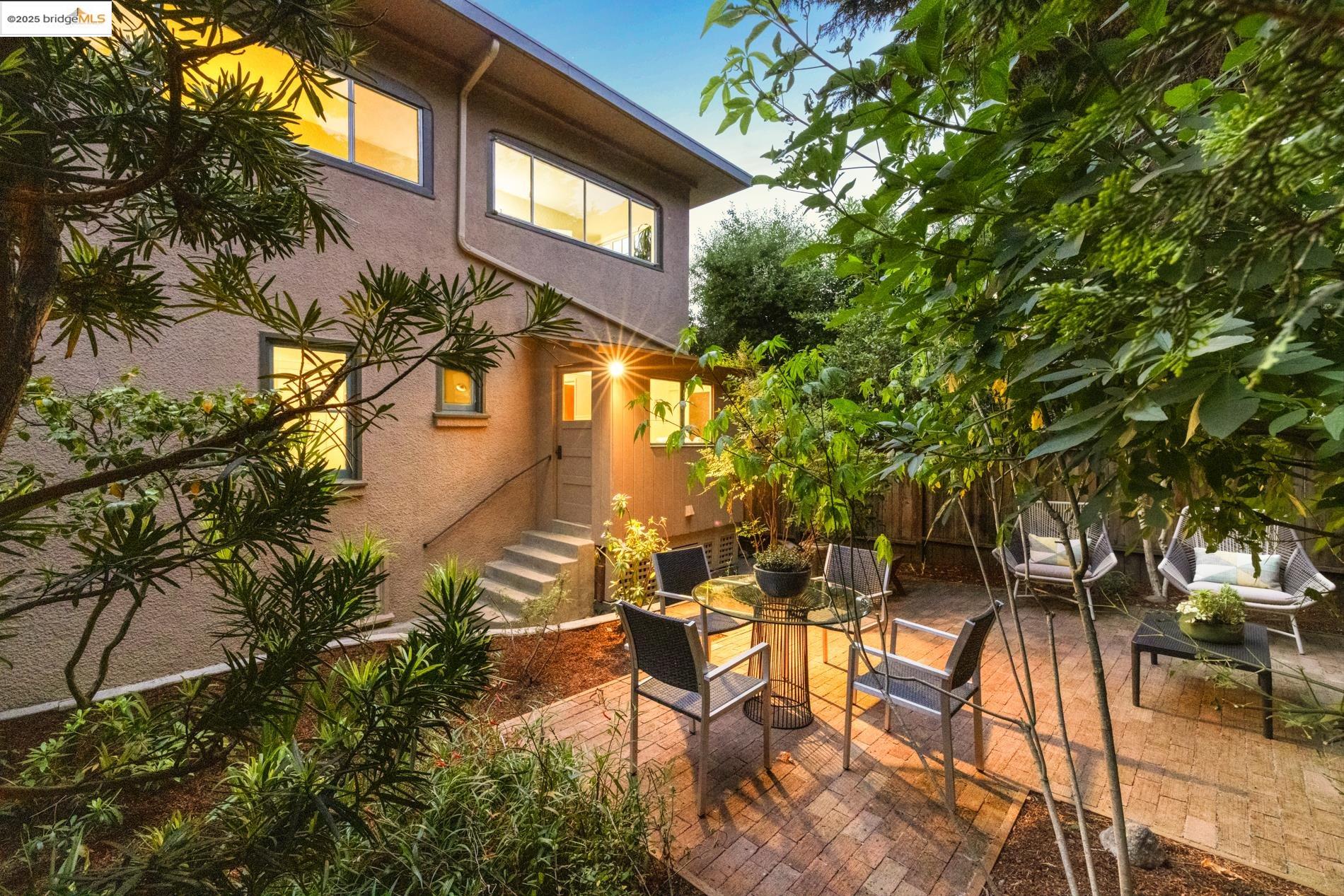Detail Gallery Image 15 of 49 For 971 Santa Barbara Rd, Berkeley,  CA 94707 - 5 Beds | 3 Baths