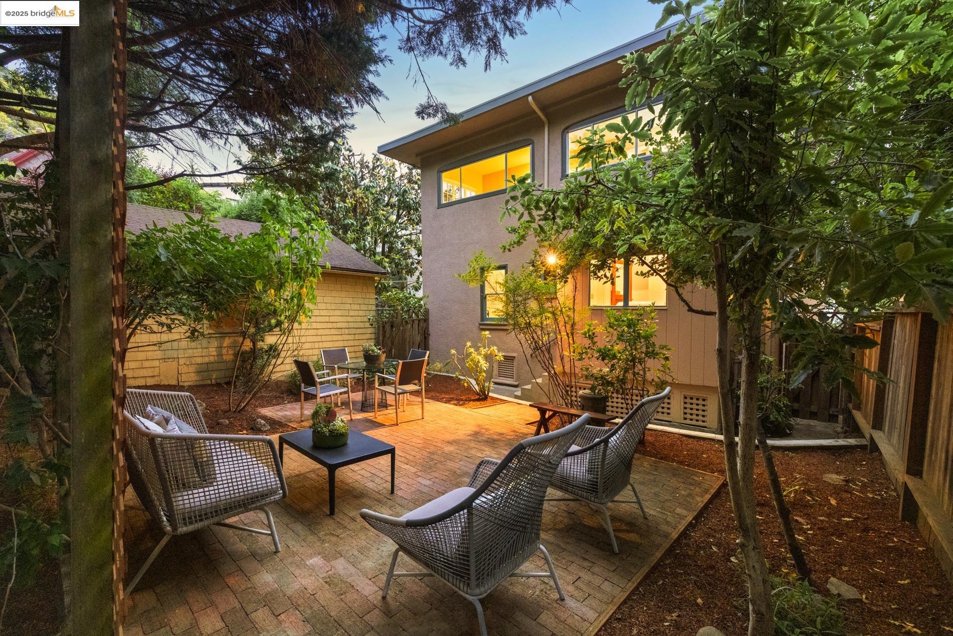 Detail Gallery Image 16 of 49 For 971 Santa Barbara Rd, Berkeley,  CA 94707 - 5 Beds | 3 Baths