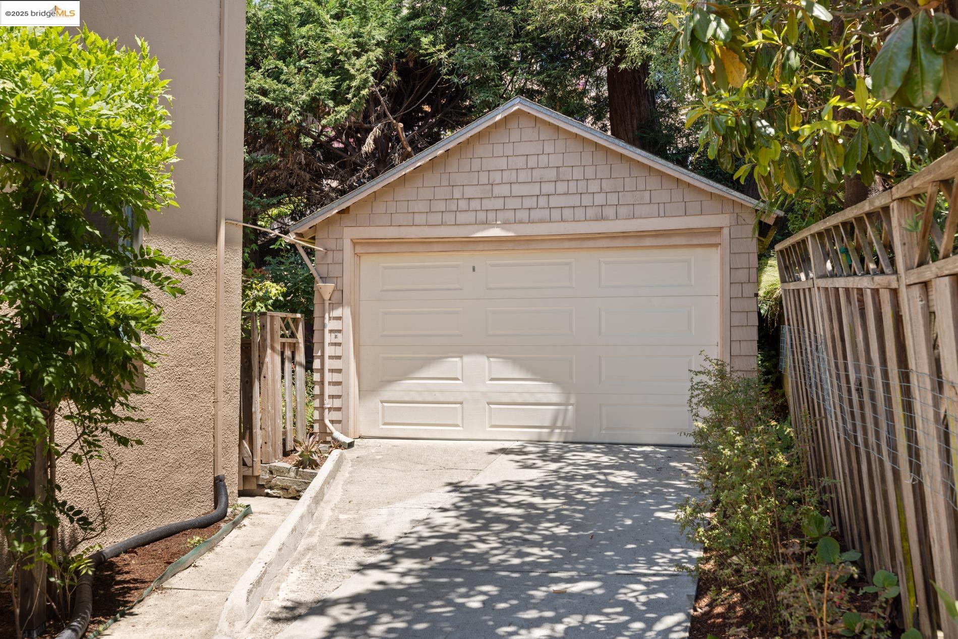 Detail Gallery Image 39 of 49 For 971 Santa Barbara Rd, Berkeley,  CA 94707 - 5 Beds | 3 Baths