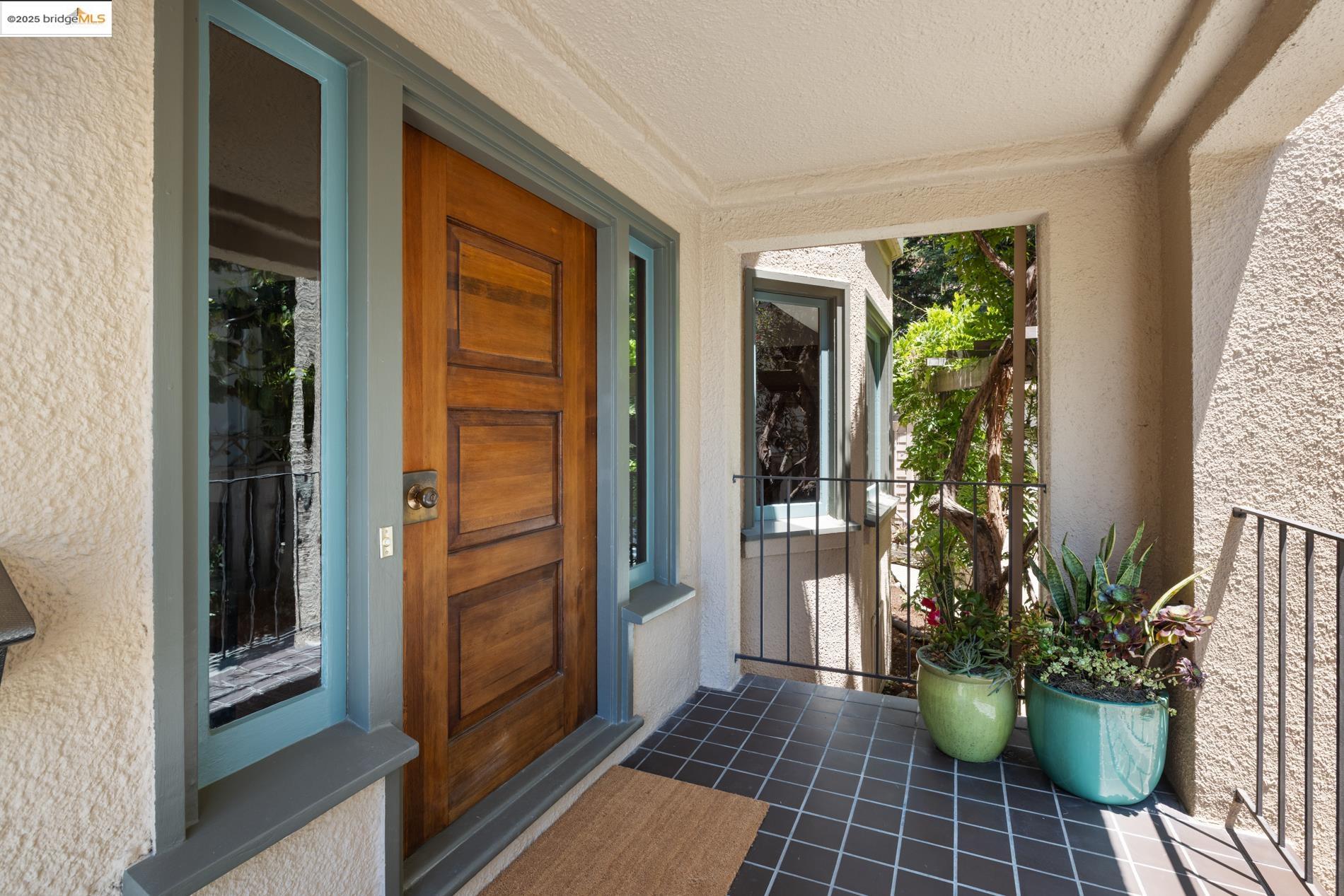 Detail Gallery Image 5 of 49 For 971 Santa Barbara Rd, Berkeley,  CA 94707 - 5 Beds | 3 Baths