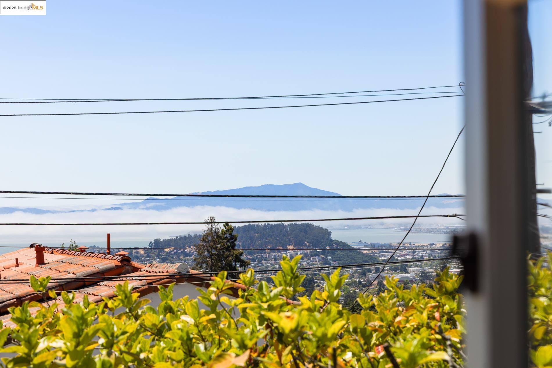Detail Gallery Image 10 of 49 For 971 Santa Barbara Rd, Berkeley,  CA 94707 - 5 Beds | 3 Baths