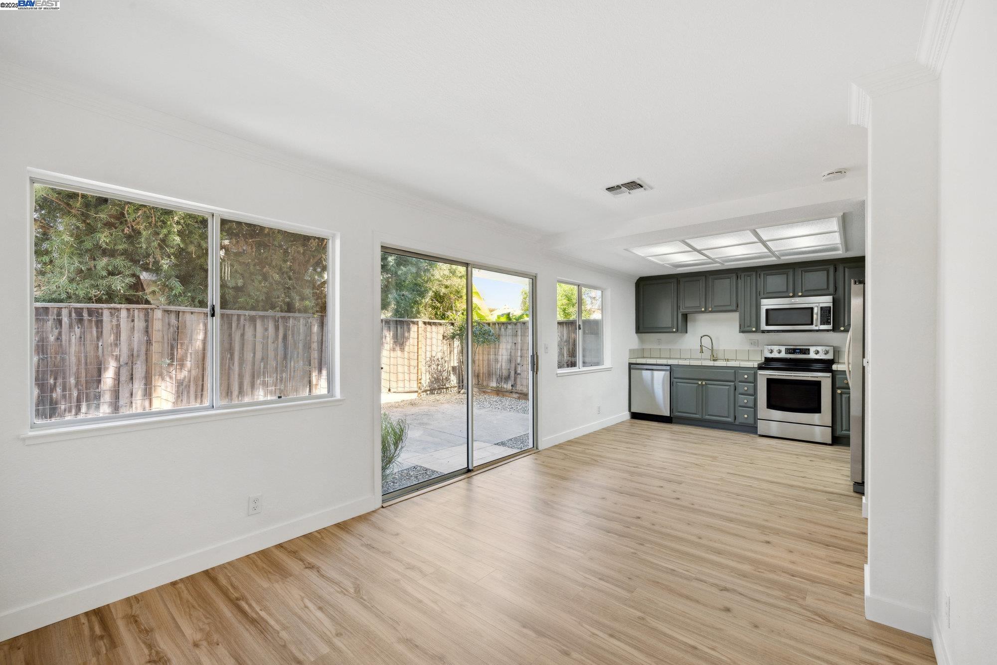 1733 Magnolia Cir, Pleasanton, California 94566, 4 Bedrooms Bedrooms, 8 Rooms Rooms,2 BathroomsBathrooms,Residential Lease,For Rent,1733 Magnolia Cir,41102647