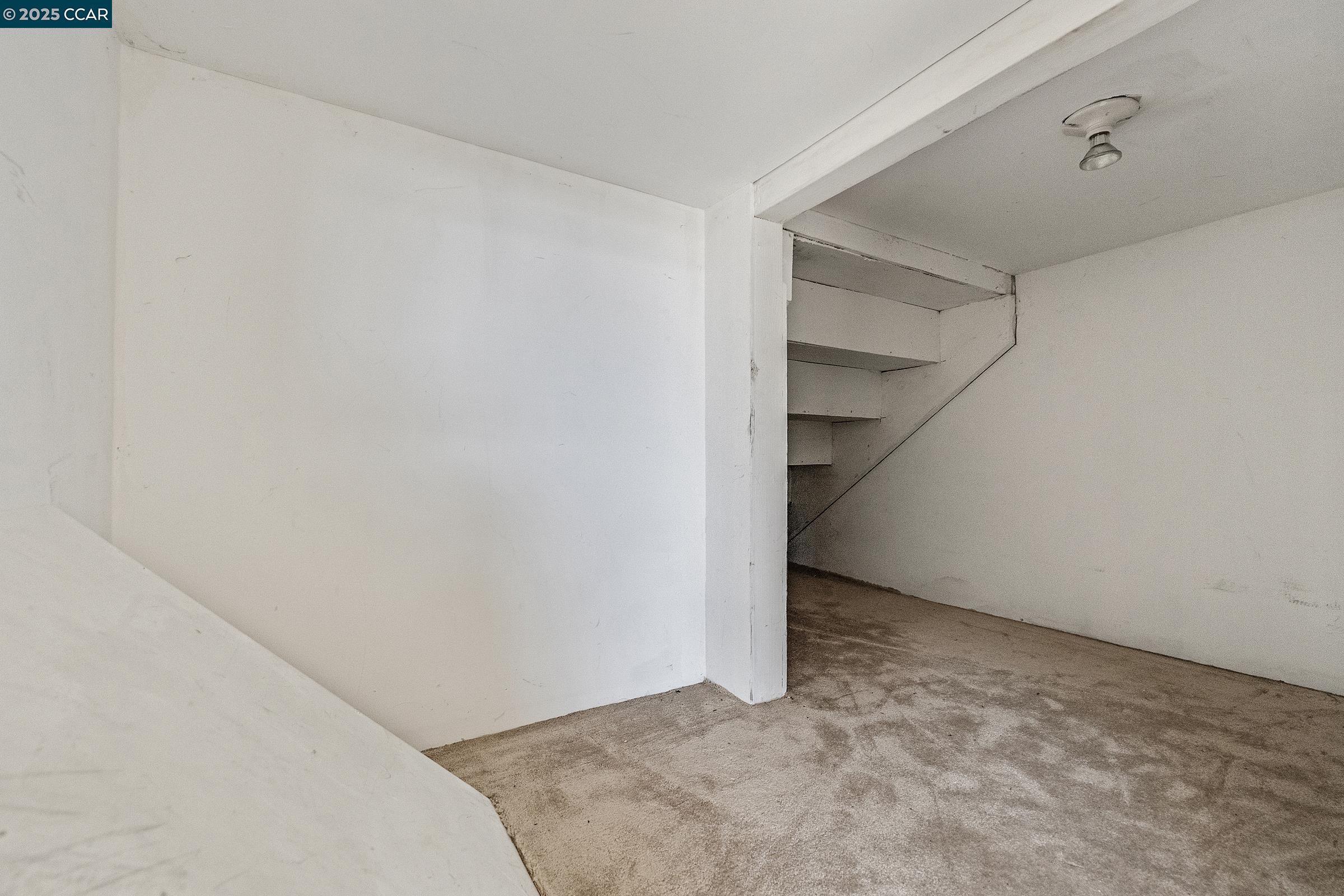 Detail Gallery Image 11 of 25 For 119 Lincoln Dr, Sausalito,  CA 94965 - 2 Beds | 2/1 Baths