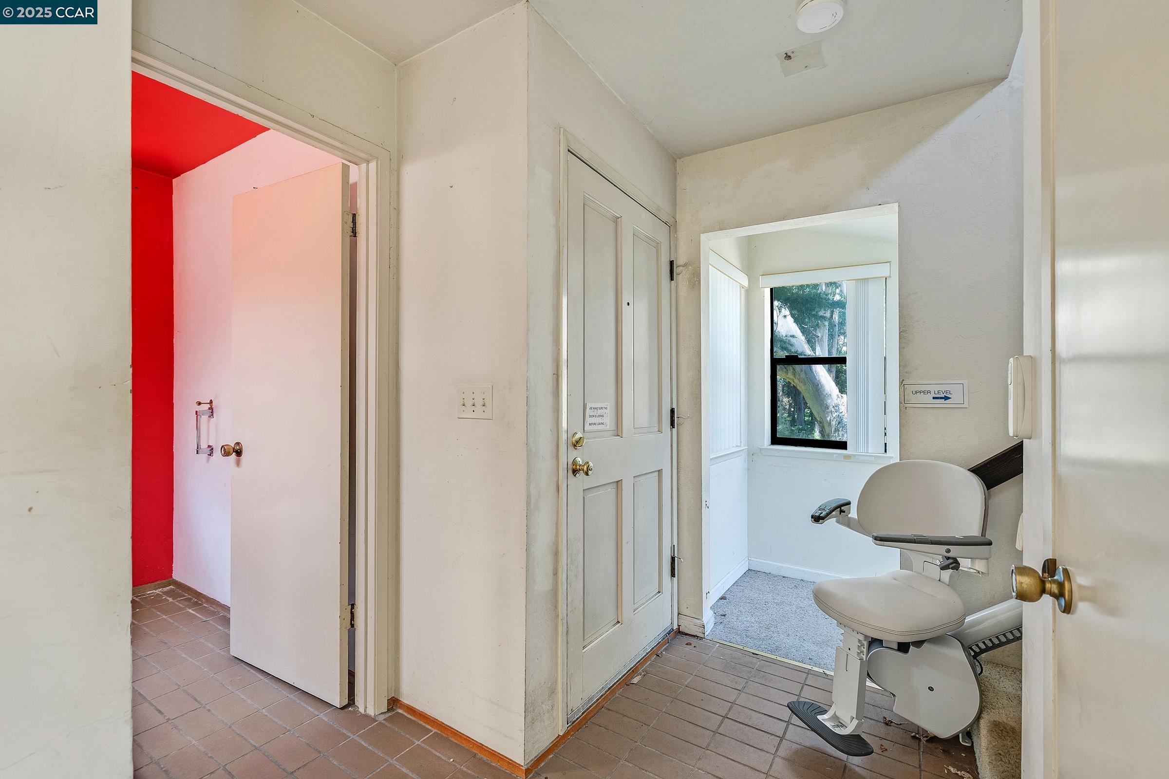 Detail Gallery Image 12 of 25 For 119 Lincoln Dr, Sausalito,  CA 94965 - 2 Beds | 2/1 Baths