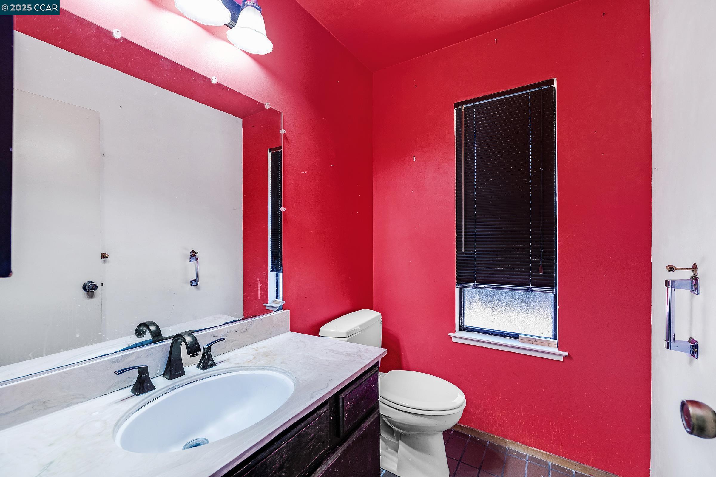 Detail Gallery Image 13 of 25 For 119 Lincoln Dr, Sausalito,  CA 94965 - 2 Beds | 2/1 Baths