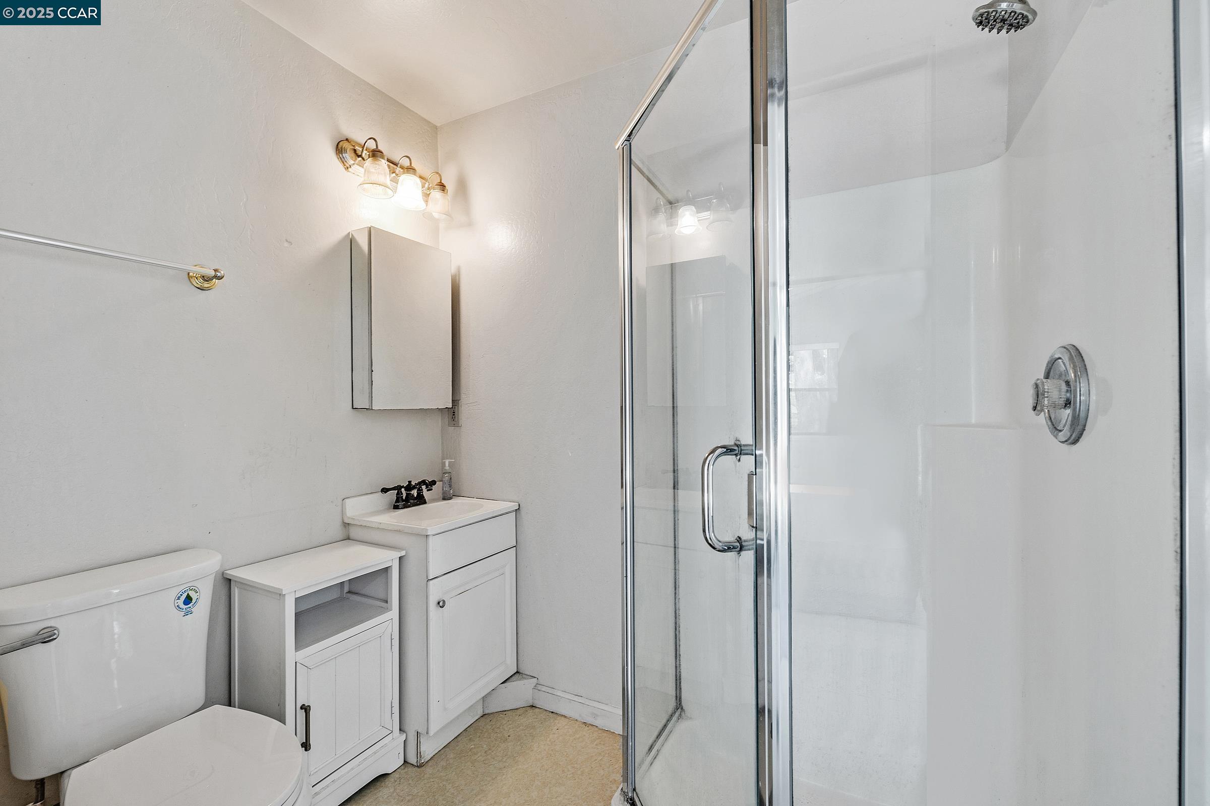 Detail Gallery Image 19 of 25 For 119 Lincoln Dr, Sausalito,  CA 94965 - 2 Beds | 2/1 Baths