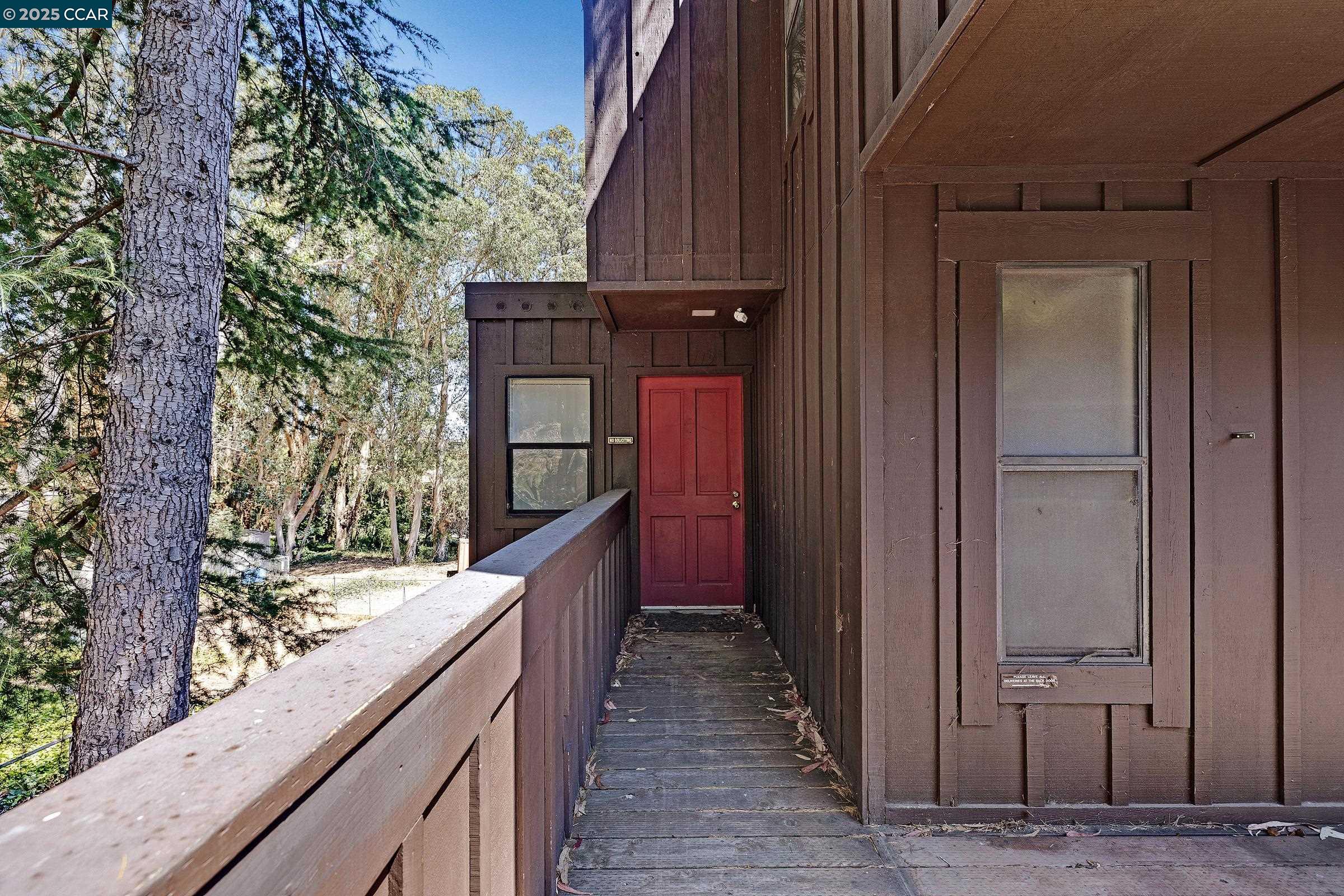 Detail Gallery Image 4 of 25 For 119 Lincoln Dr, Sausalito,  CA 94965 - 2 Beds | 2/1 Baths