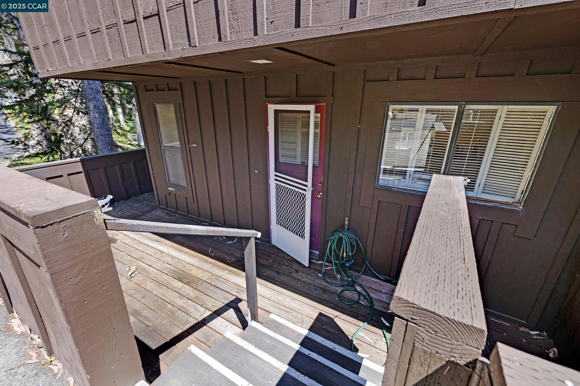 Detail Gallery Image 5 of 25 For 119 Lincoln Dr, Sausalito,  CA 94965 - 2 Beds | 2/1 Baths