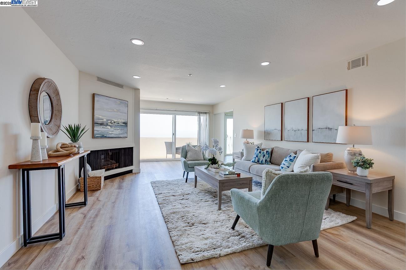 Detail Gallery Image 10 of 30 For 1001 Shoreline Dr #301,  Alameda,  CA 94501 - 2 Beds | 2 Baths
