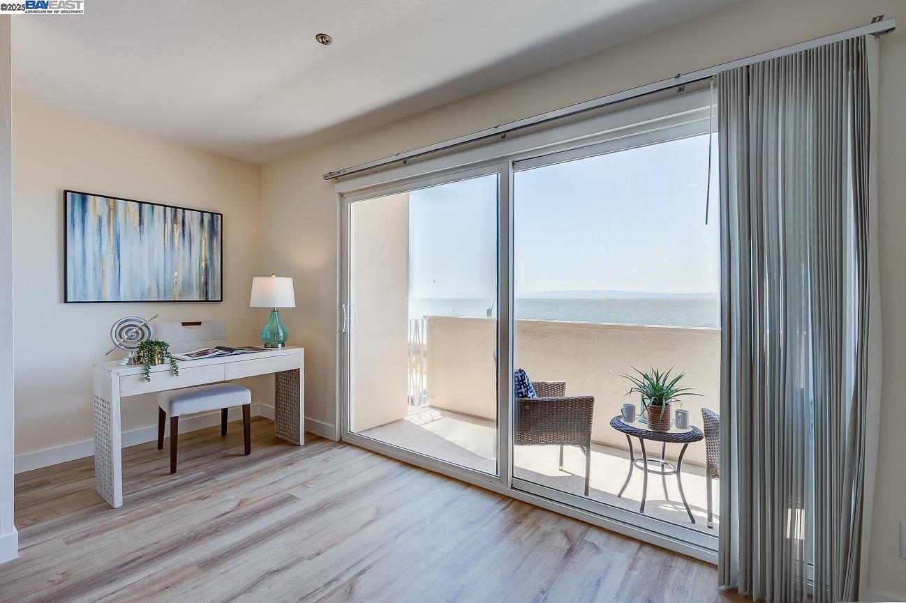 Detail Gallery Image 11 of 30 For 1001 Shoreline Dr #301,  Alameda,  CA 94501 - 2 Beds | 2 Baths