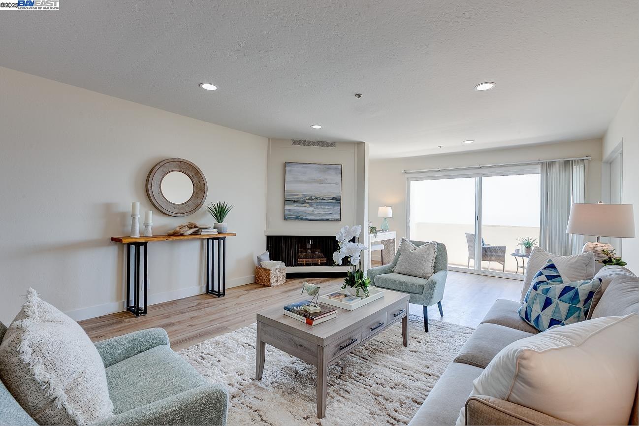 Detail Gallery Image 12 of 30 For 1001 Shoreline Dr #301,  Alameda,  CA 94501 - 2 Beds | 2 Baths