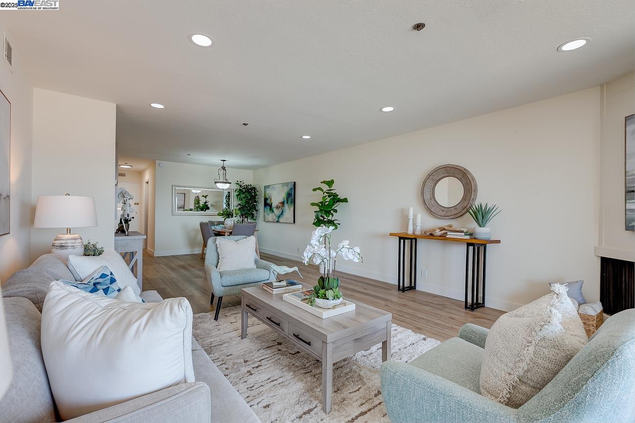 Detail Gallery Image 13 of 30 For 1001 Shoreline Dr #301,  Alameda,  CA 94501 - 2 Beds | 2 Baths