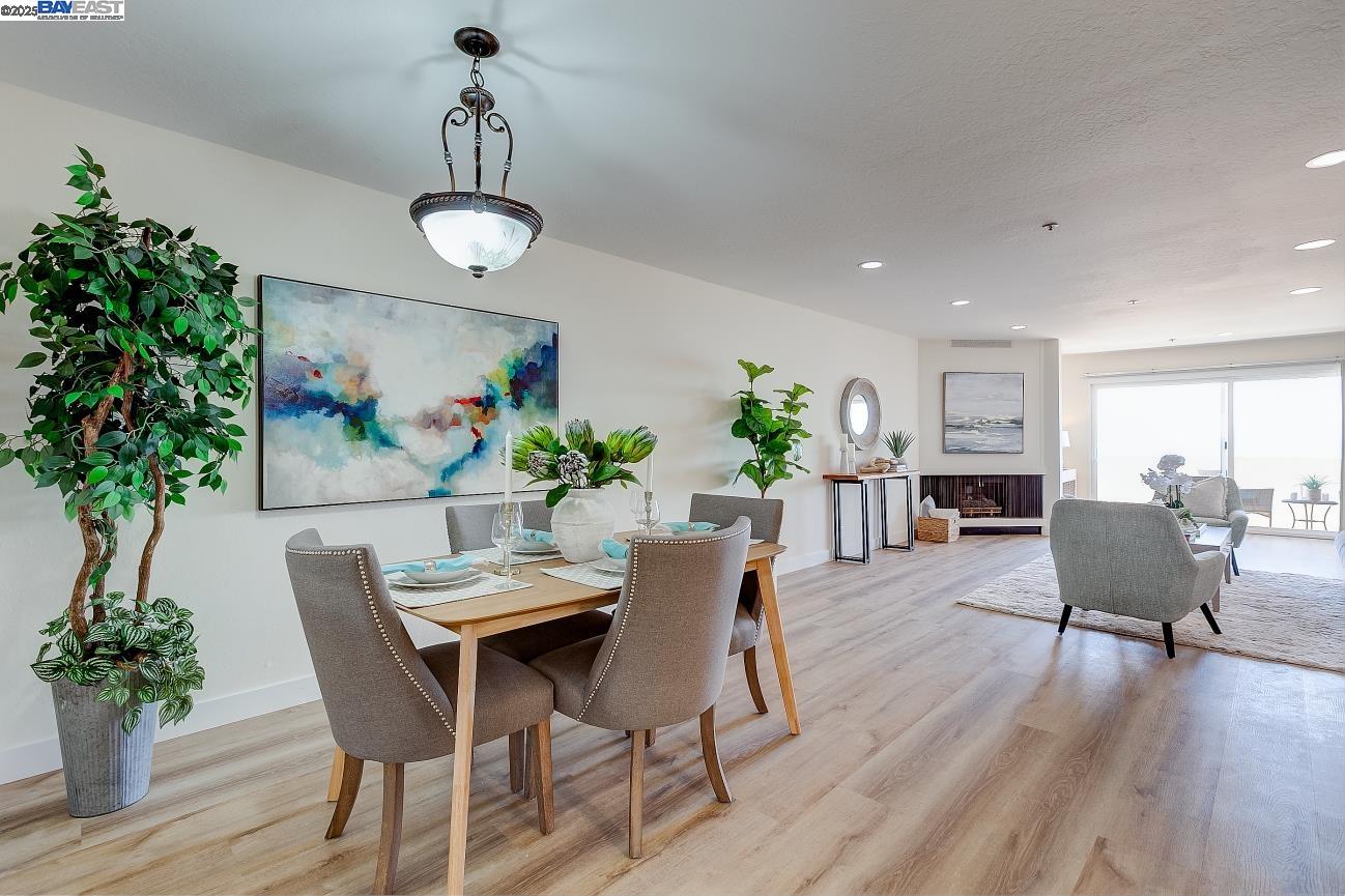 Detail Gallery Image 2 of 30 For 1001 Shoreline Dr #301,  Alameda,  CA 94501 - 2 Beds | 2 Baths