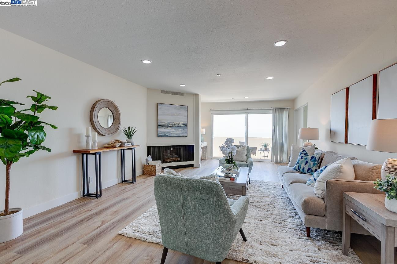 Detail Gallery Image 3 of 30 For 1001 Shoreline Dr #301,  Alameda,  CA 94501 - 2 Beds | 2 Baths