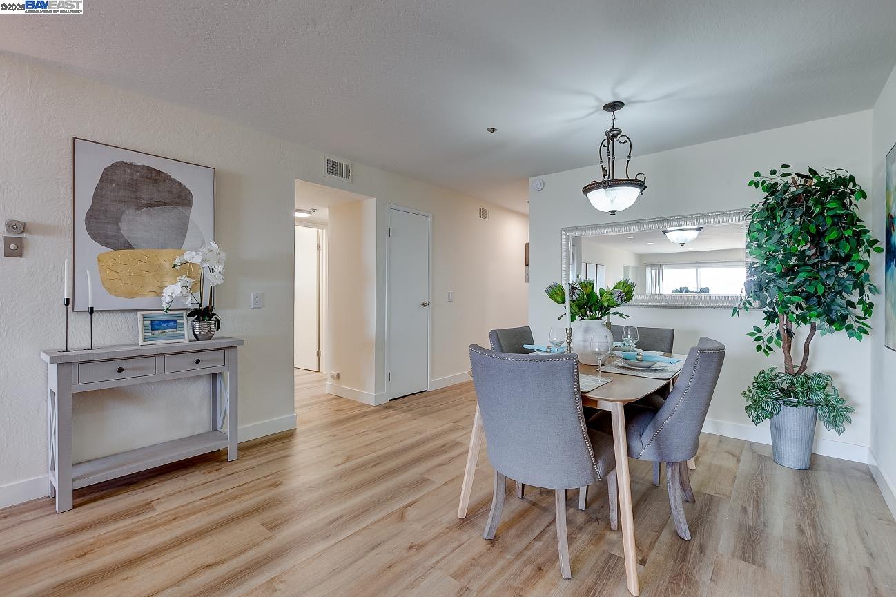 Detail Gallery Image 4 of 30 For 1001 Shoreline Dr #301,  Alameda,  CA 94501 - 2 Beds | 2 Baths