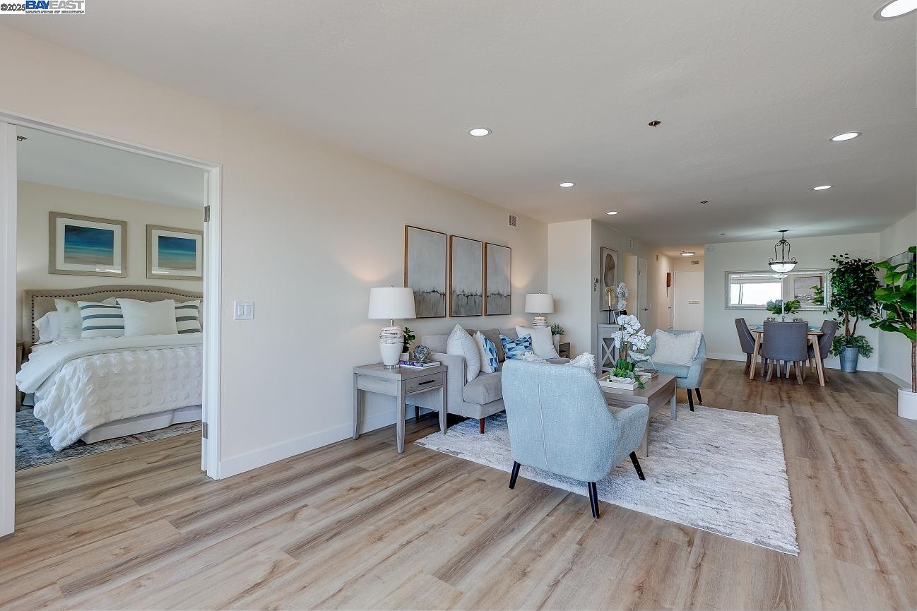 Detail Gallery Image 5 of 30 For 1001 Shoreline Dr #301,  Alameda,  CA 94501 - 2 Beds | 2 Baths