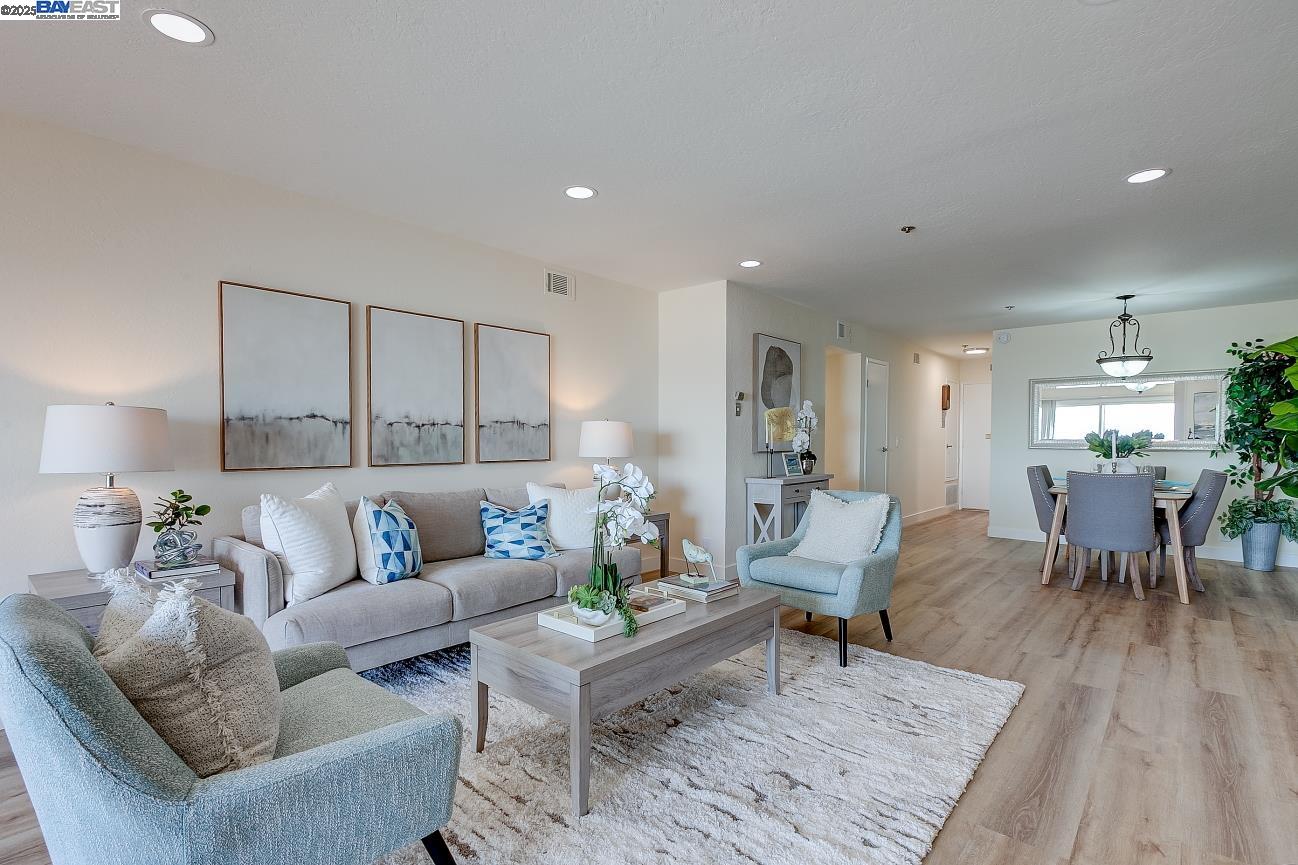 Detail Gallery Image 6 of 30 For 1001 Shoreline Dr #301,  Alameda,  CA 94501 - 2 Beds | 2 Baths