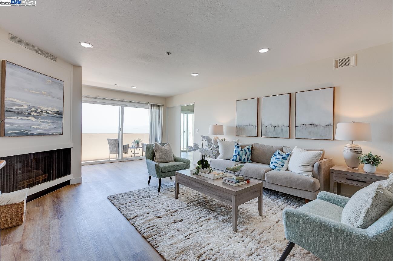Detail Gallery Image 8 of 30 For 1001 Shoreline Dr #301,  Alameda,  CA 94501 - 2 Beds | 2 Baths