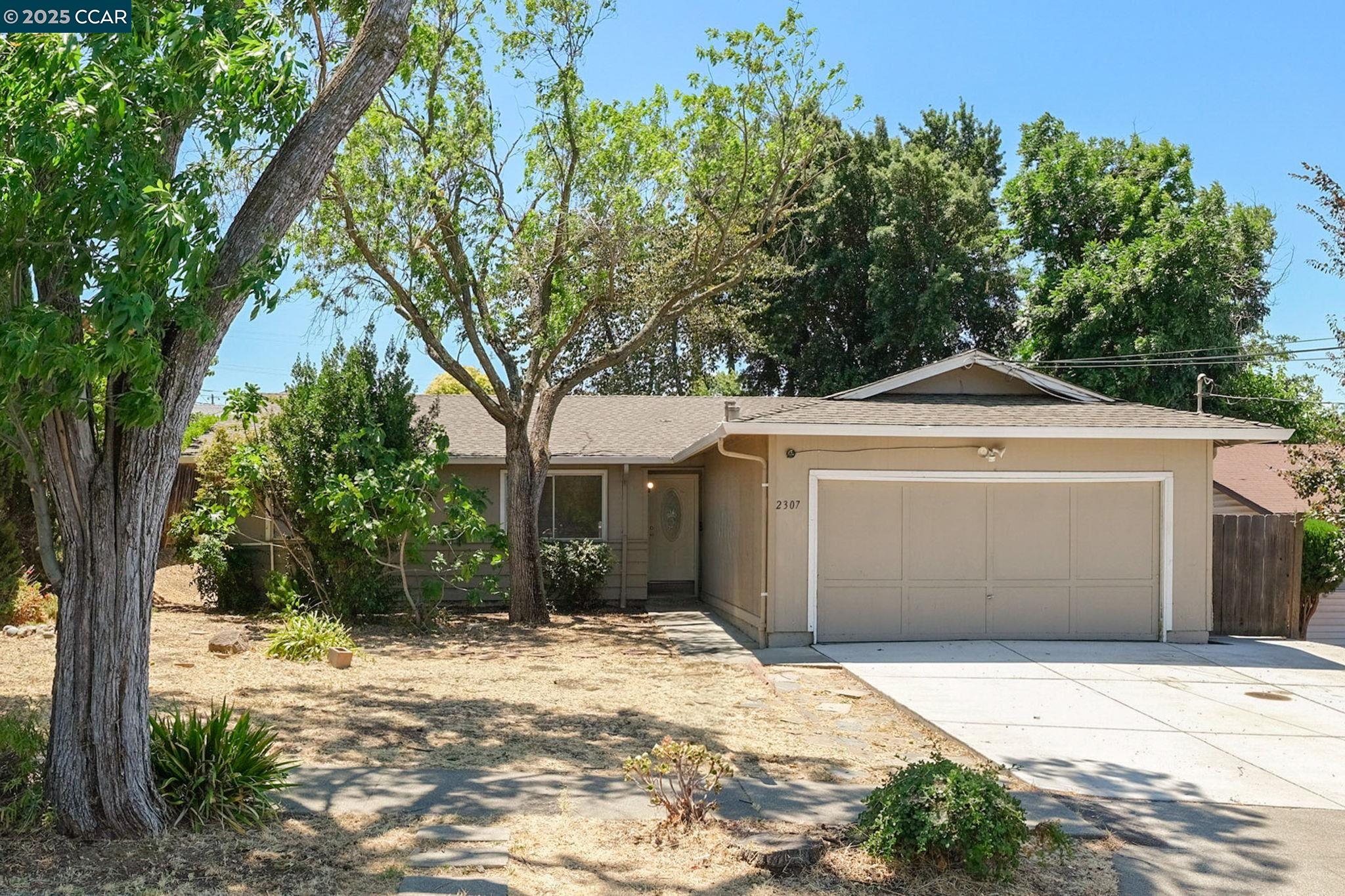 Detail Gallery Image 1 of 1 For 2307 Panoramic Dr, Concord,  CA 94520 - 3 Beds | 2 Baths