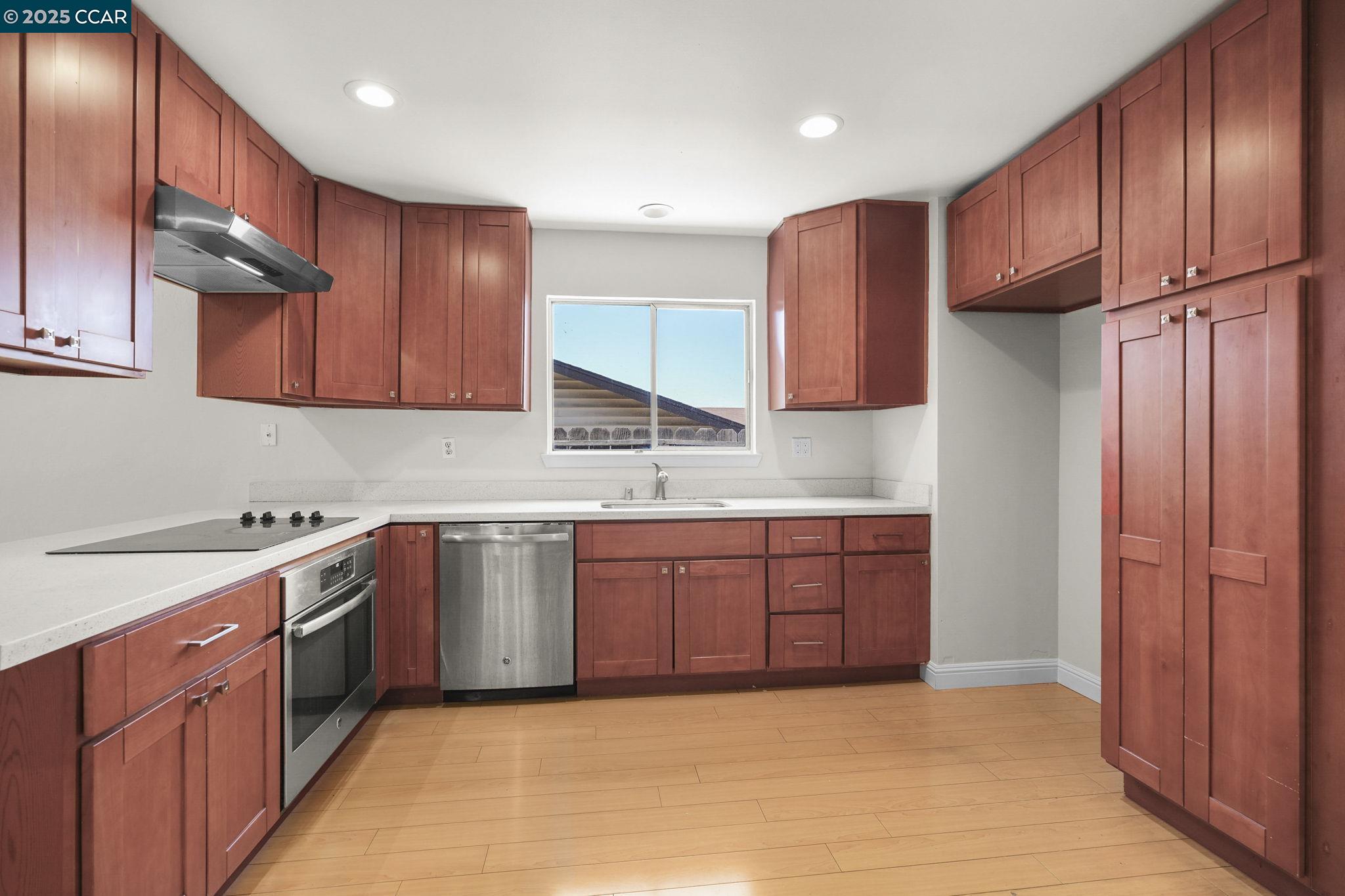 Detail Gallery Image 11 of 32 For 2307 Panoramic Dr, Concord,  CA 94520 - 3 Beds | 2 Baths