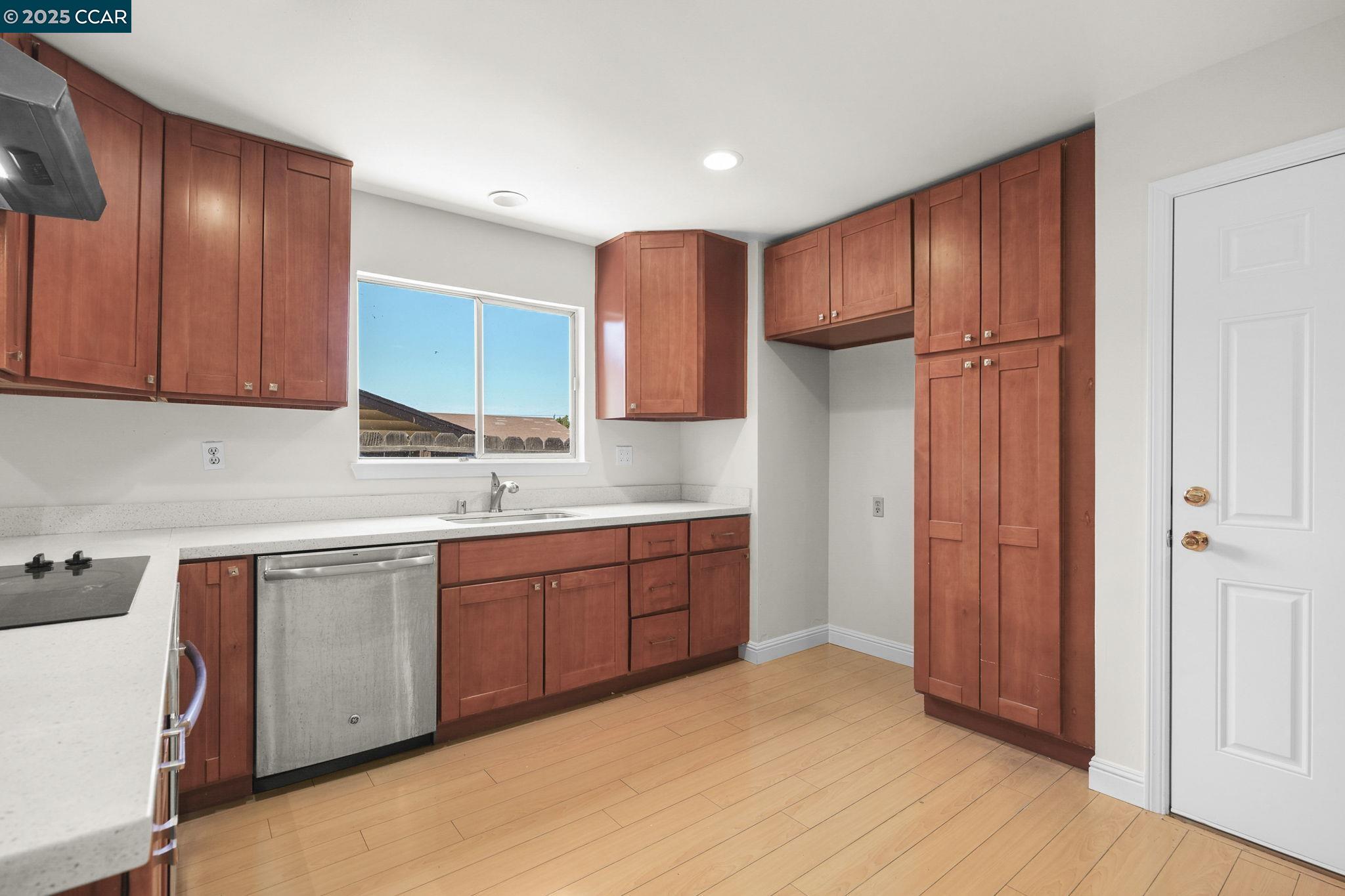 Detail Gallery Image 12 of 32 For 2307 Panoramic Dr, Concord,  CA 94520 - 3 Beds | 2 Baths
