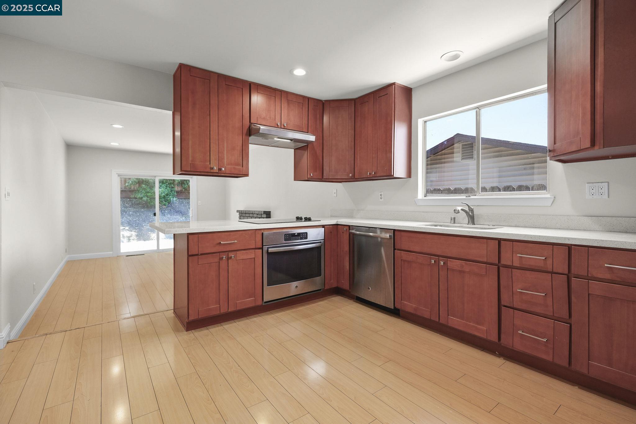 Detail Gallery Image 14 of 32 For 2307 Panoramic Dr, Concord,  CA 94520 - 3 Beds | 2 Baths