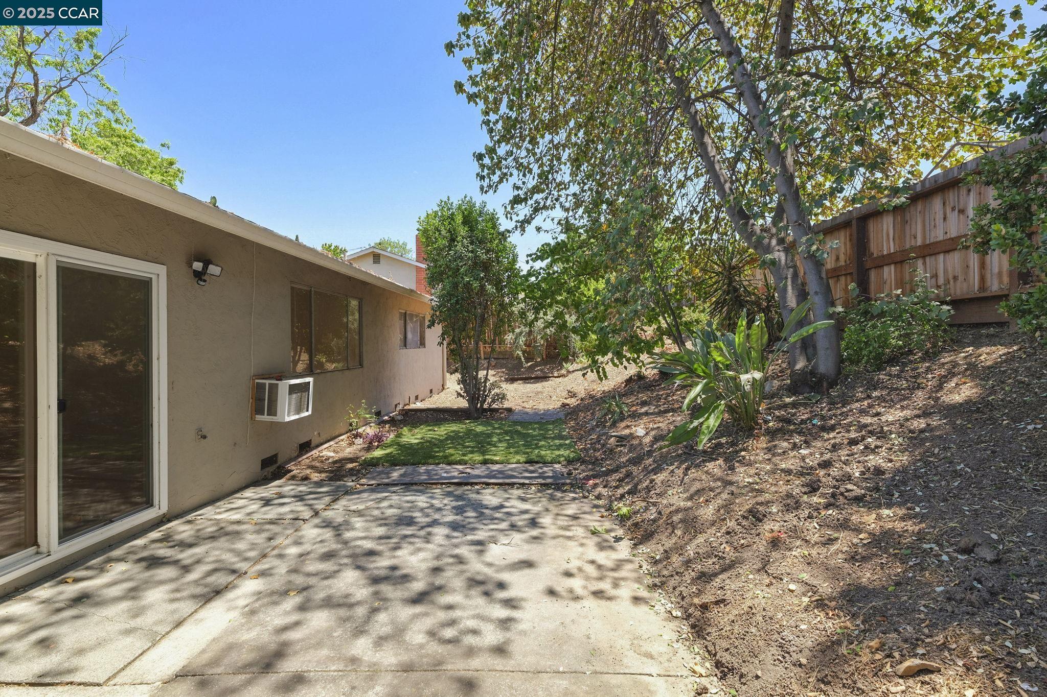 Detail Gallery Image 28 of 32 For 2307 Panoramic Dr, Concord,  CA 94520 - 3 Beds | 2 Baths