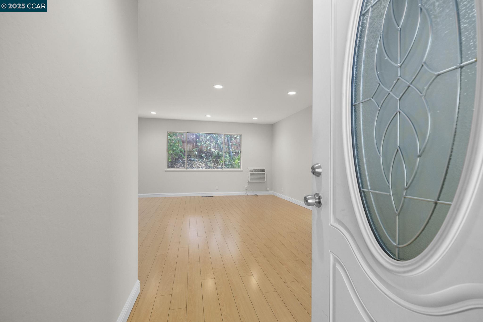 Detail Gallery Image 5 of 32 For 2307 Panoramic Dr, Concord,  CA 94520 - 3 Beds | 2 Baths