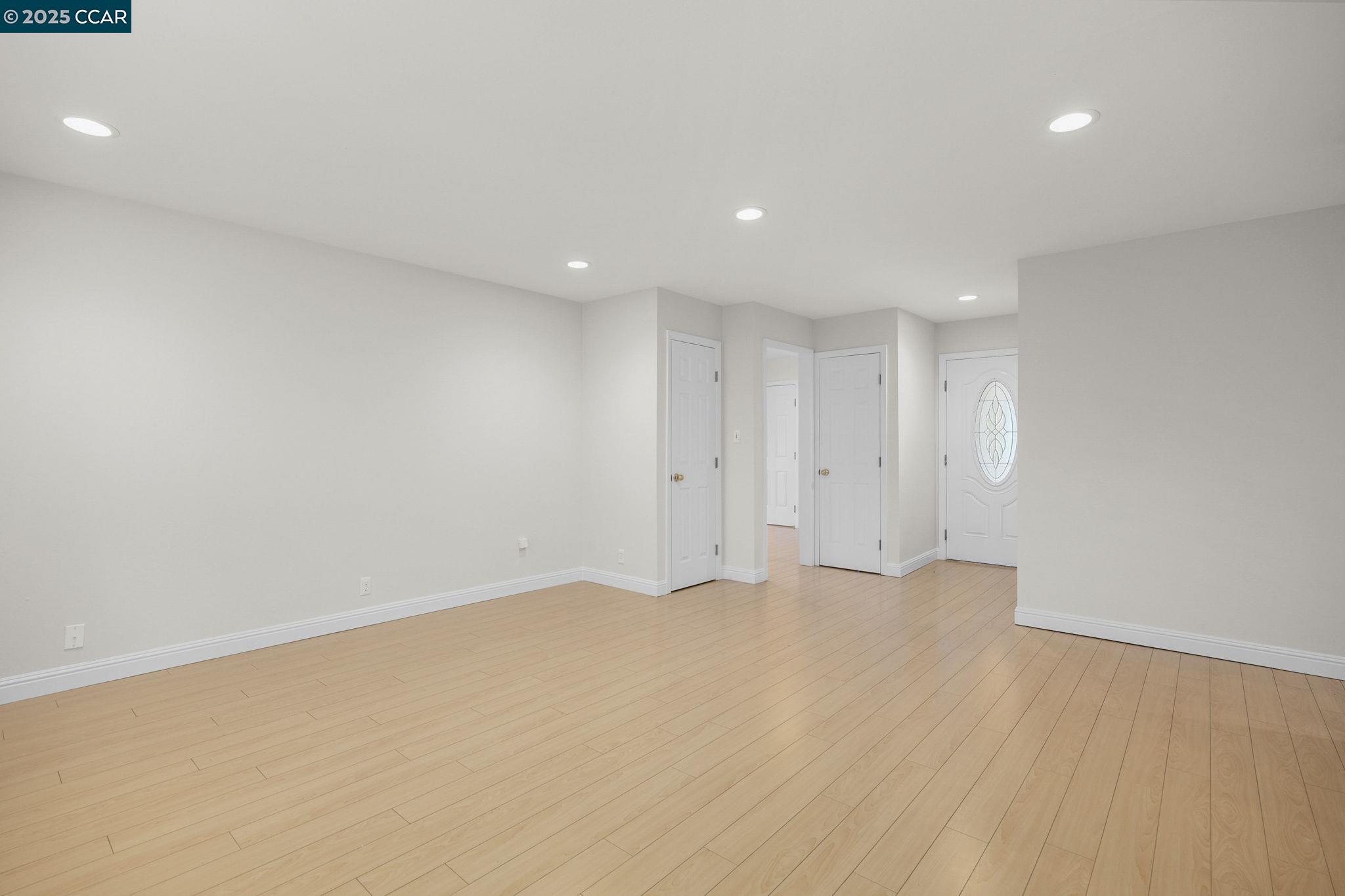 Detail Gallery Image 6 of 32 For 2307 Panoramic Dr, Concord,  CA 94520 - 3 Beds | 2 Baths