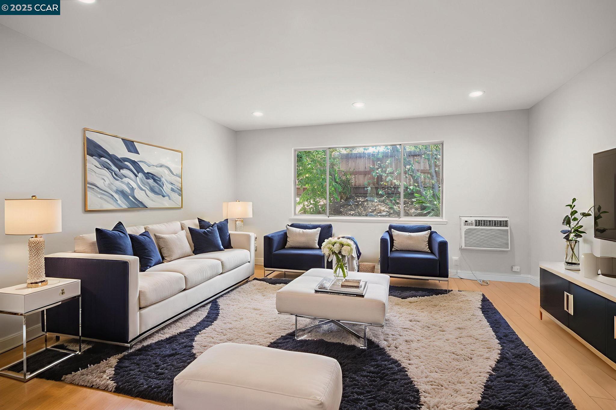 Detail Gallery Image 8 of 32 For 2307 Panoramic Dr, Concord,  CA 94520 - 3 Beds | 2 Baths