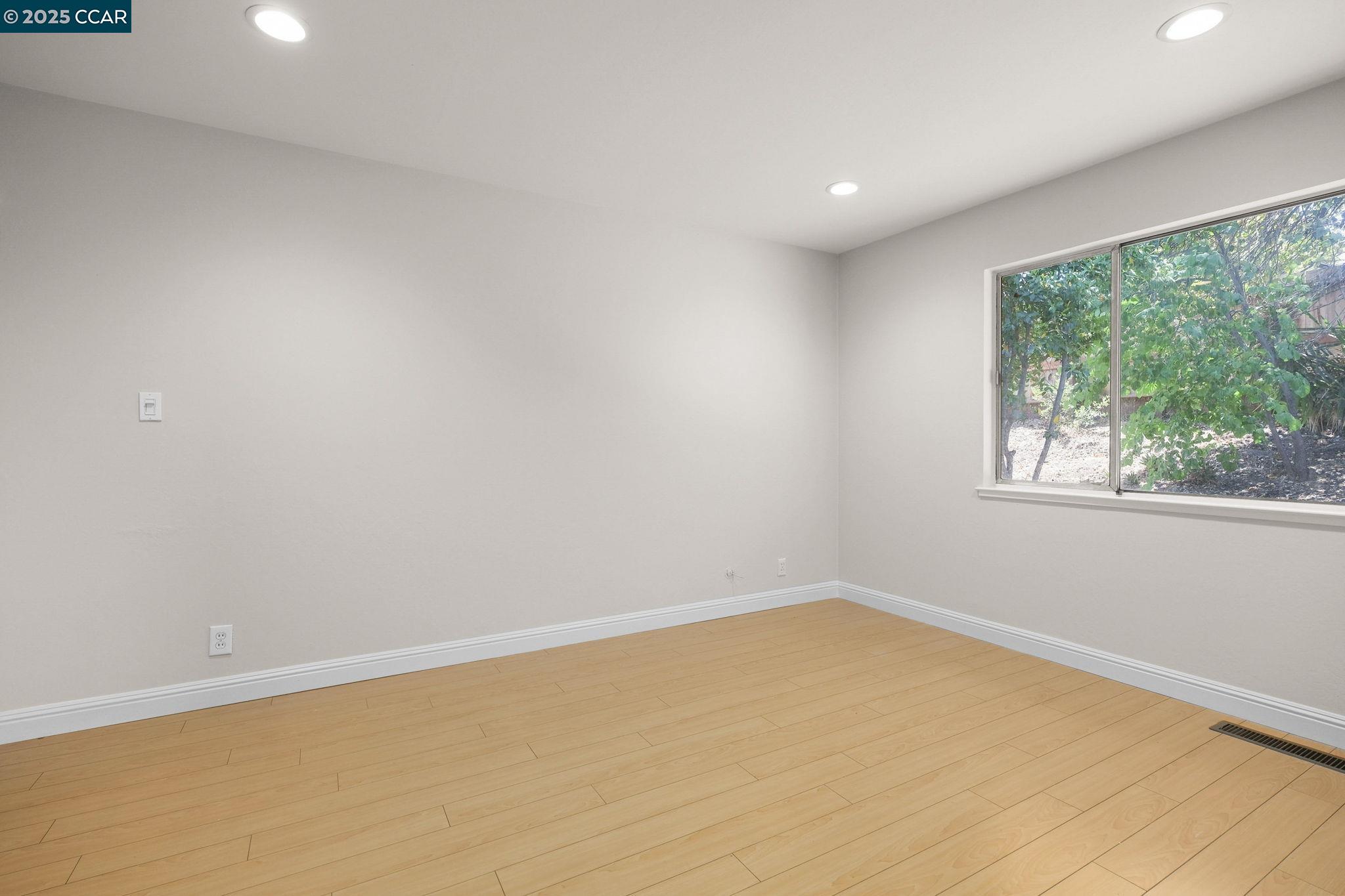 Detail Gallery Image 10 of 32 For 2307 Panoramic Dr, Concord,  CA 94520 - 3 Beds | 2 Baths