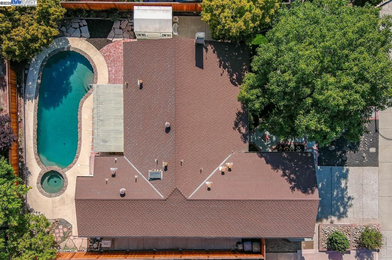 Detail Gallery Image 2 of 45 For 139 Amber Way, Livermore,  CA 94550 - 3 Beds | 2 Baths