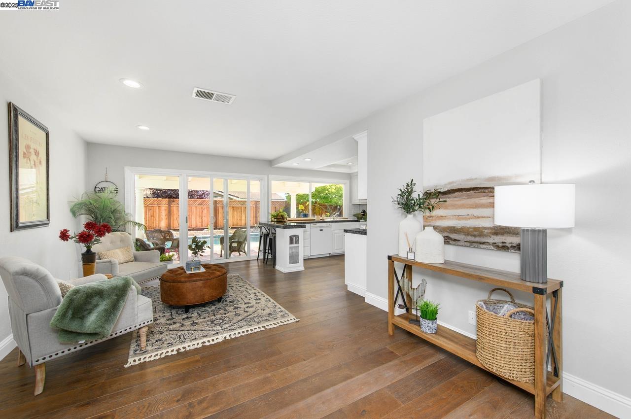 Detail Gallery Image 15 of 45 For 139 Amber Way, Livermore,  CA 94550 - 3 Beds | 2 Baths