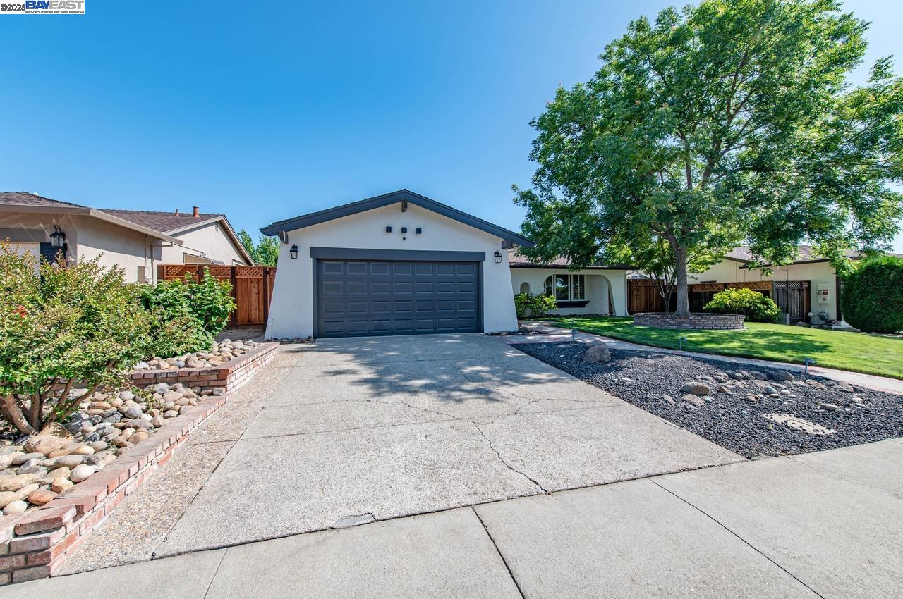 Detail Gallery Image 3 of 45 For 139 Amber Way, Livermore,  CA 94550 - 3 Beds | 2 Baths
