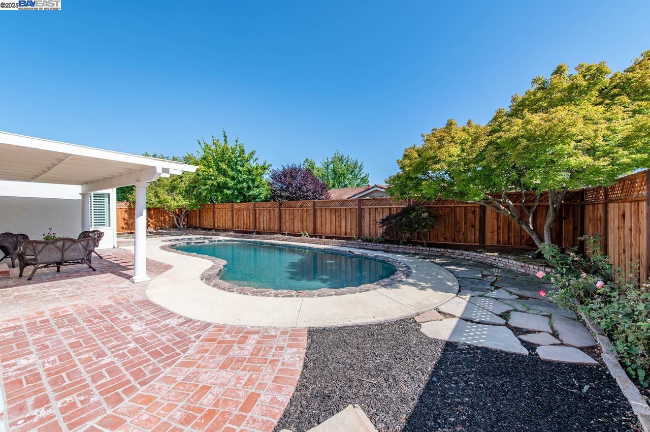 Detail Gallery Image 38 of 45 For 139 Amber Way, Livermore,  CA 94550 - 3 Beds | 2 Baths