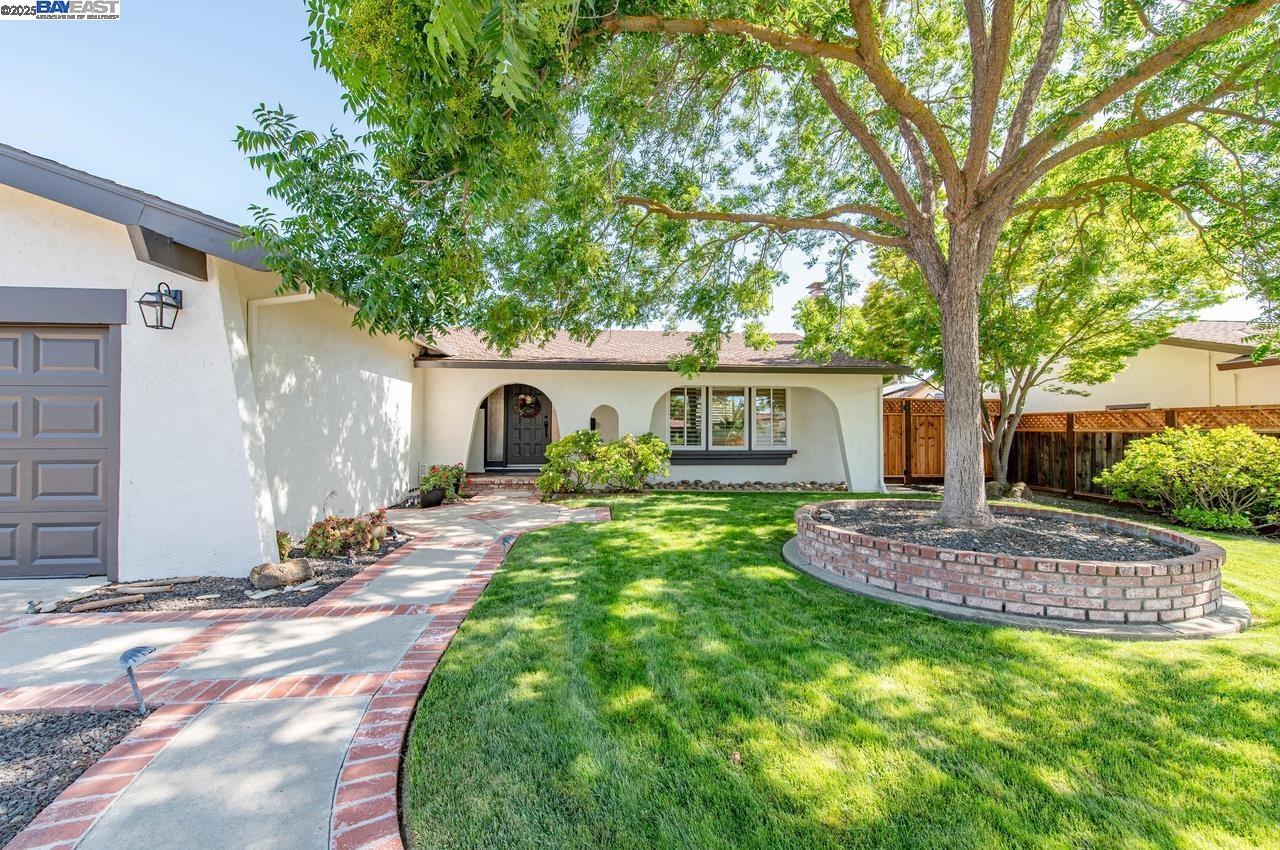 Detail Gallery Image 5 of 45 For 139 Amber Way, Livermore,  CA 94550 - 3 Beds | 2 Baths